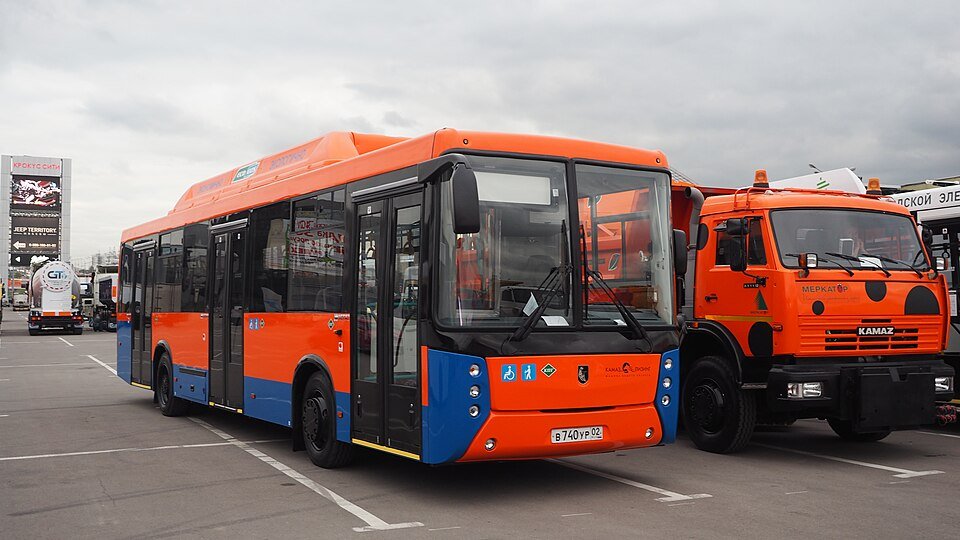Метановый автобус НефАЗ-5299 с двигателем КамАЗ